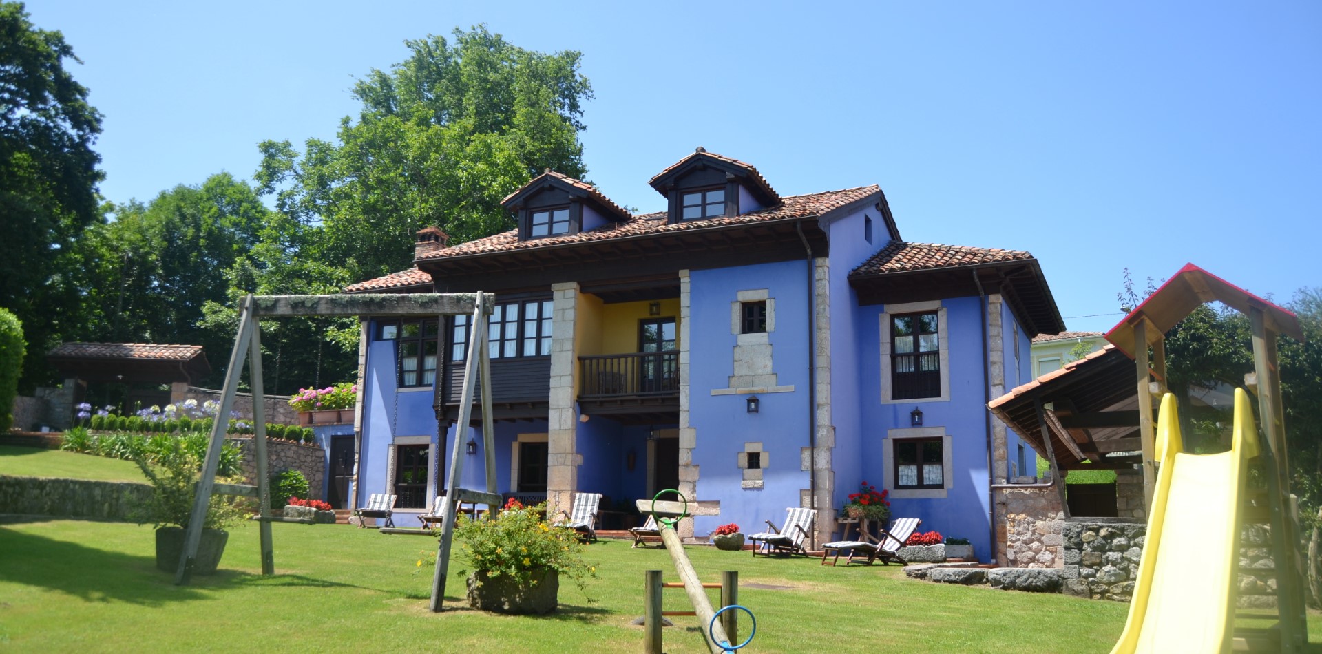 Casa Rural Las Fraguas en Cardoso de Llanes, con jardín y vistas a la montaña